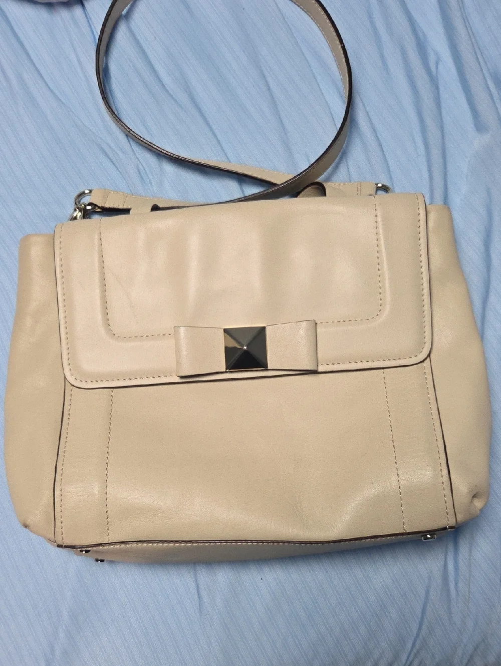 Kate Spade Ivory Bradshaw Bow Bag with Gold Accents Excellent Condition